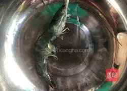 Illustration of the fancy presentation of boiled shrimp (with flavor plate) 2