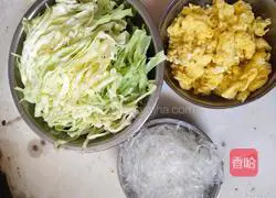 Illustration of how to make fried vermicelli with olives and eggs 1