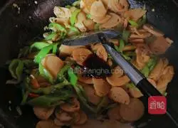 Illustration of how to make fried fish noodles with shredded pork 10