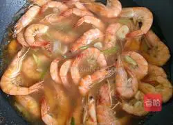 Illustration of braised shrimp in oil 5