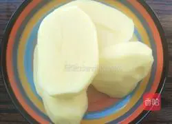 Illustration of how to make mashed potatoes with sauce 1