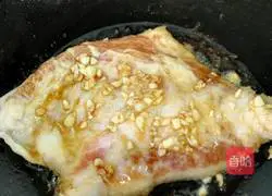 Illustration of how to stir-fry pork neck with green beans 4