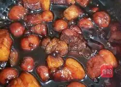 How to make hawthorn braised pork 6