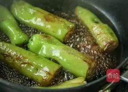 Illustration of how to make fried and stuffed green peppers 5