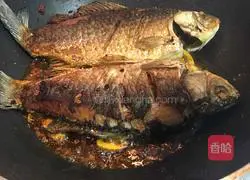 Braised crucian carp recipe 10