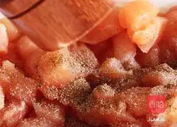 Illustration of how to make fruit and vegetable chicken breast salad 5