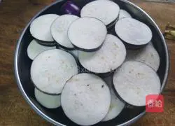 Illustration of how to make garlic eggplant box 4