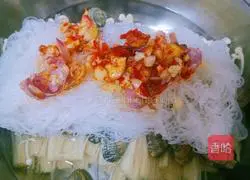 Illustration of how to make flower nail powder 5