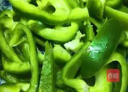 Illustration of how to make twice-cooked pork with green pepper 3