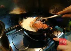 Illustration of quick-fried three shredded silkworms 11