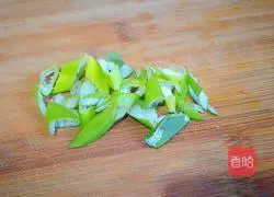 Illustration of how to make shredded eggs and carrots 4