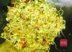 Illustration of how to make stir-fried soybean sprouts 4