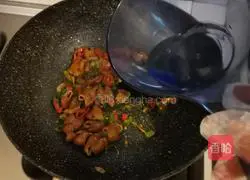 Illustration of how to make spicy and sour sausage 10
