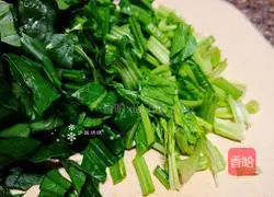 Illustration of how to make spinach, fungus and scrambled eggs 2