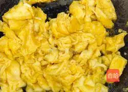 Illustration of how to make scrambled eggs with tomatoes 5