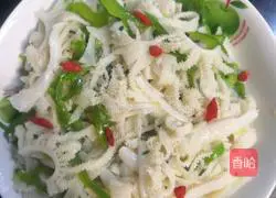 Illustration of how to make wolfberry mixed with tripe 6