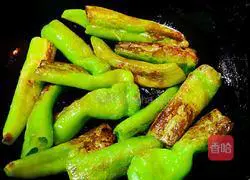 Illustration of how to make tiger skin pepper minced meat 5