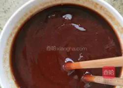 Illustration of how to stew mackerel in iron pot 7