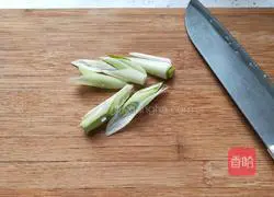 Illustration of how to make spiced whitebait 2