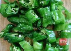 Illustration of Homemade Stir-fried Fatty Sausage 3