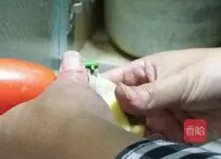 Illustration of how to make steamed potato and taro ribs 3