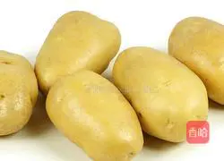 Illustration of how to stir-fry green and red pepper and shredded potatoes 1