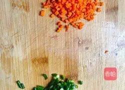 Illustration of how to make crucian carp stewed eggs 4