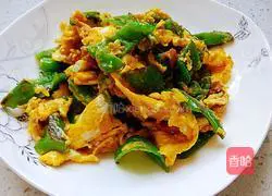 Illustration of how to make fried eggs with green pepper 10