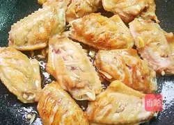 Illustration of how to make garlic chicken wings 6