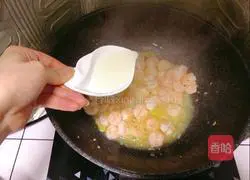 Illustration of how to make fried shrimps with green onions 10