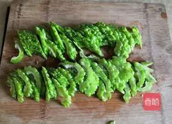 Illustration of how to make fried pork slices with bitter melon 4