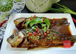 Illustration of how to make spicy crucian carp 8