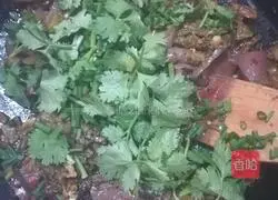 Illustration of how to make pickled cabbage and duck blood 4