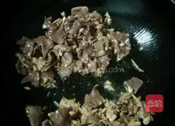 Illustration of how to stir-fry pig heart 6