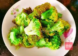 Illustration of how to stir-fry broccoli with beef brisket 17