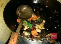 Illustration of how to make spicy stir-fried diced chicken 7