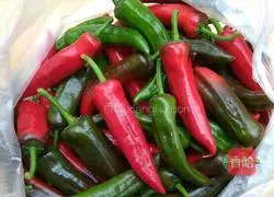 Illustration of how to make green and red peppers and shredded potatoes 3