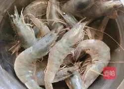 Tempura shrimp - Illustration of how to prepare classic Japanese cuisine 1