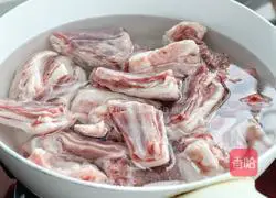 Illustration of braised lamb chops and stewed potatoes 3