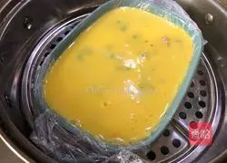 Illustration of how to make colorful steamed eggs 9
