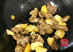 Illustration of chicken liver stewed with potatoes 7