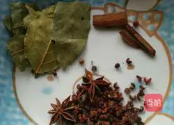 Illustration of how to make braised chicken feet 3