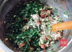 Illustration of how to make leek and pork dumplings 3