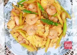 Illustration of how to make asparagus, shrimp and scrambled eggs 18