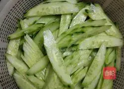 Illustration of how to make fried cucumber with sausage 2