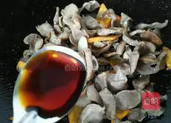 Fried chicken gizzards with green peppers and carrots Illustration of how to do it 6