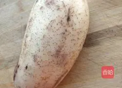 Illustration of how to make spicy fried lotus root slices 1