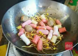 Illustration of making spicy and sour potato noodles 6