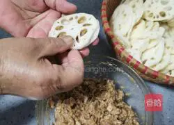 Illustration of how to make fried lotus root 11