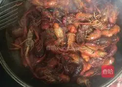 Thirteen-spice crayfish recipe illustration 4